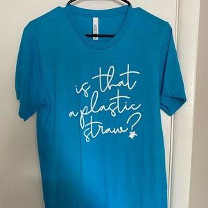 Crew neck graphic T-shirt. Perfect for a causal day.